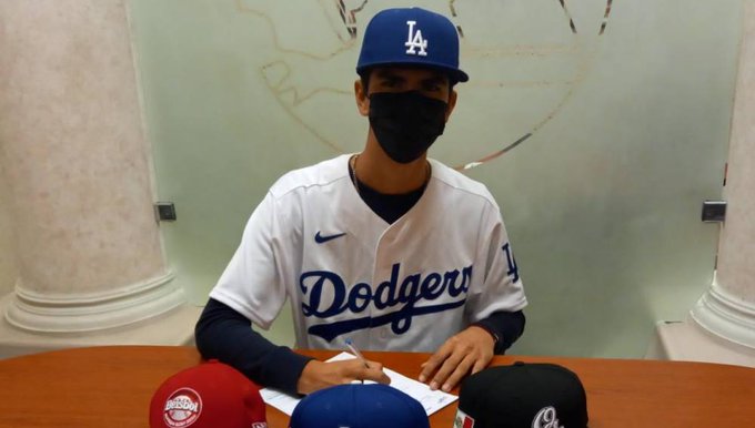 ROSMAN VERDUGO FIRMA CON LOS SAN DIEGO PADRES - Diablos Rojos del