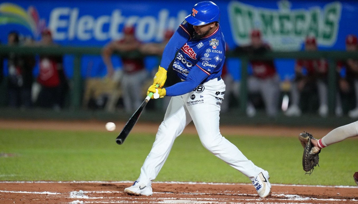 Olmecas apalea a Toros y empata la Serie del Rey